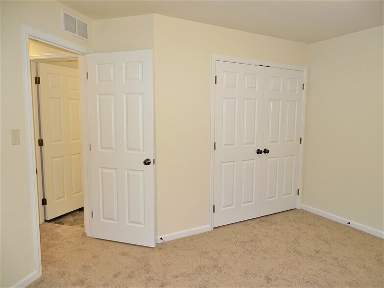 Building Photo - 247 Wildflower Dr