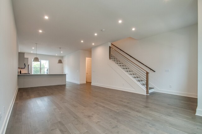 Building Photo - 700 James Ave