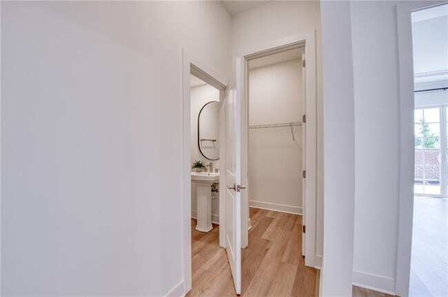 Building Photo - 304 Highbridge Ln