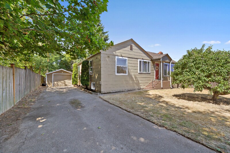 Building Photo - 10743 14th Ave SW