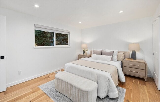 Building Photo - 201 165th Ave NE