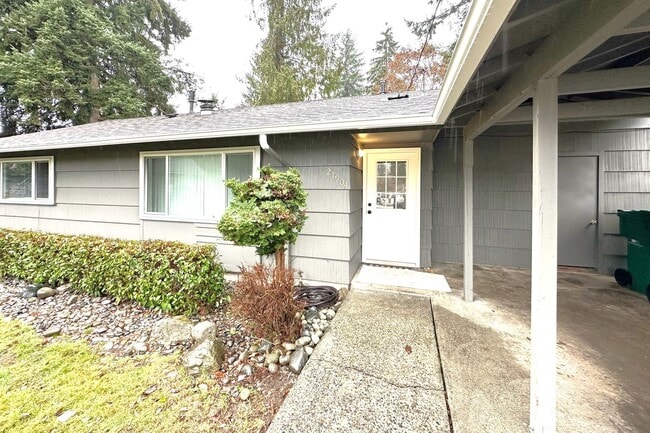 Building Photo - Great house in prime location now available, wont last long!