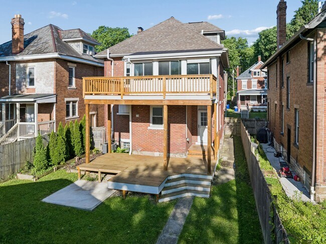 Building Photo - 382 Morrison Ave
