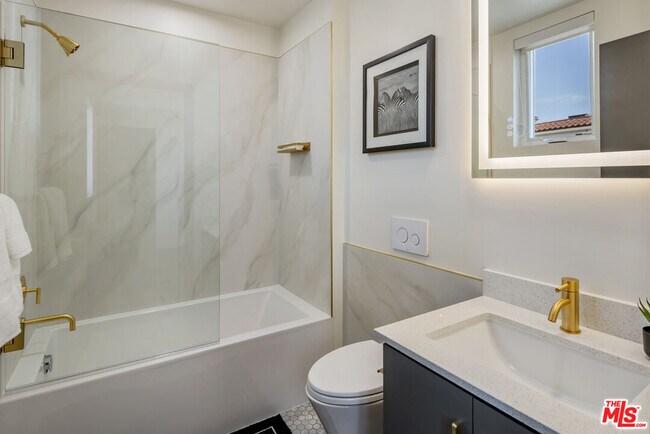 Building Photo - 118 Orlando Ave