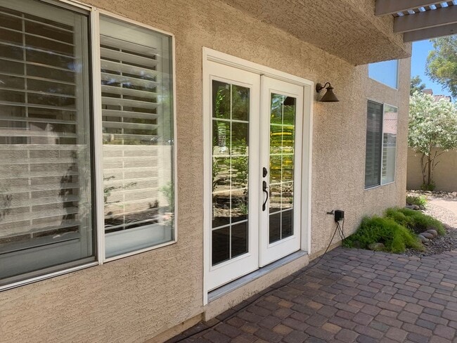 Building Photo - SHOWS LIKE A MODEL- IMMEDIATE MOVE-IN!!!
