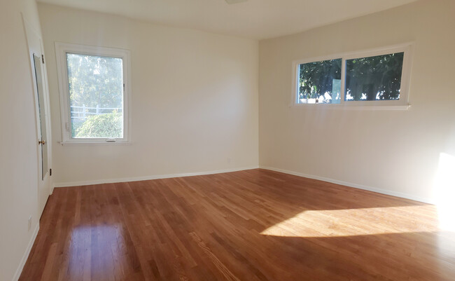 Building Photo - 26541 Mazur Dr
