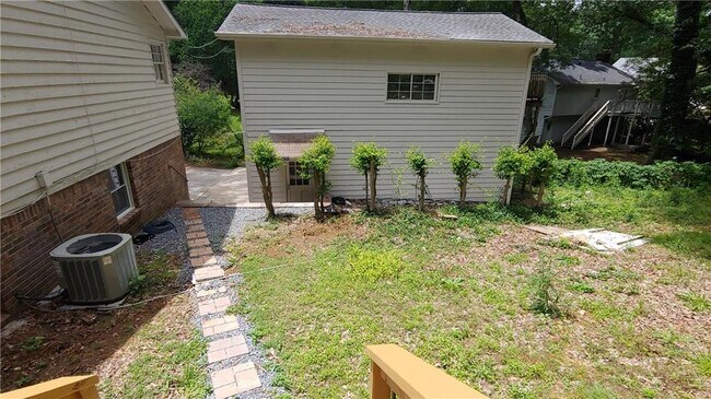 Building Photo - 316 Creekbend Dr