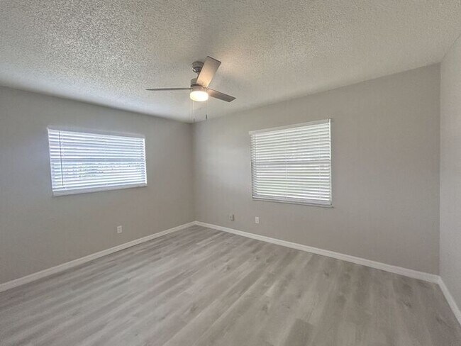 Building Photo - Beautifully Renovated 2-Bedroom Duplex nea...