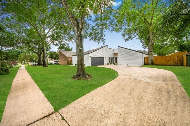 Building Photo - 4411 Hickory Downs Dr