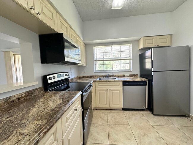 Building Photo - 891 Cypress Park Way