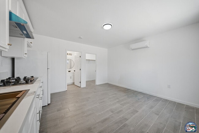 Building Photo - 1077 Wozencraft St