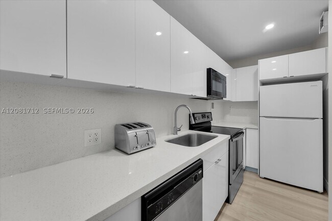 Building Photo - 1200 West Dr