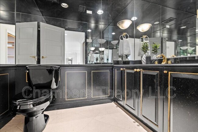 Building Photo - 1530 Key Blvd