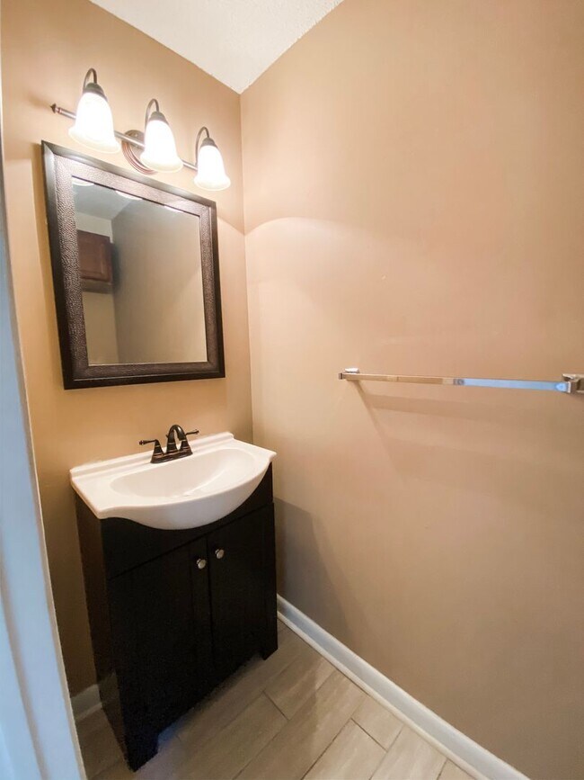 Building Photo - Townhome in Fort Walton Beach!