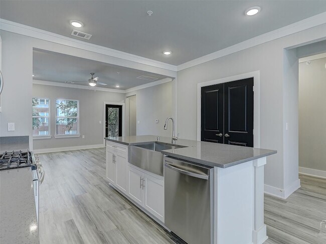 Building Photo - 3345 Wynwood Dr