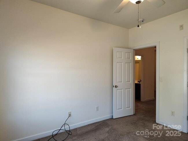 Building Photo - 14616 Juventus St