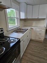 Building Photo - 307 N Brown Ave
