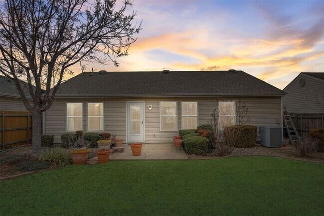 Building Photo - Amazing 3bed 2 Bath 2 Car Garage in Marble Leaf Addn Edmond OK