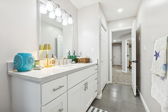 Building Photo - Move In Ready 4 Bedroom House in Yorktown!