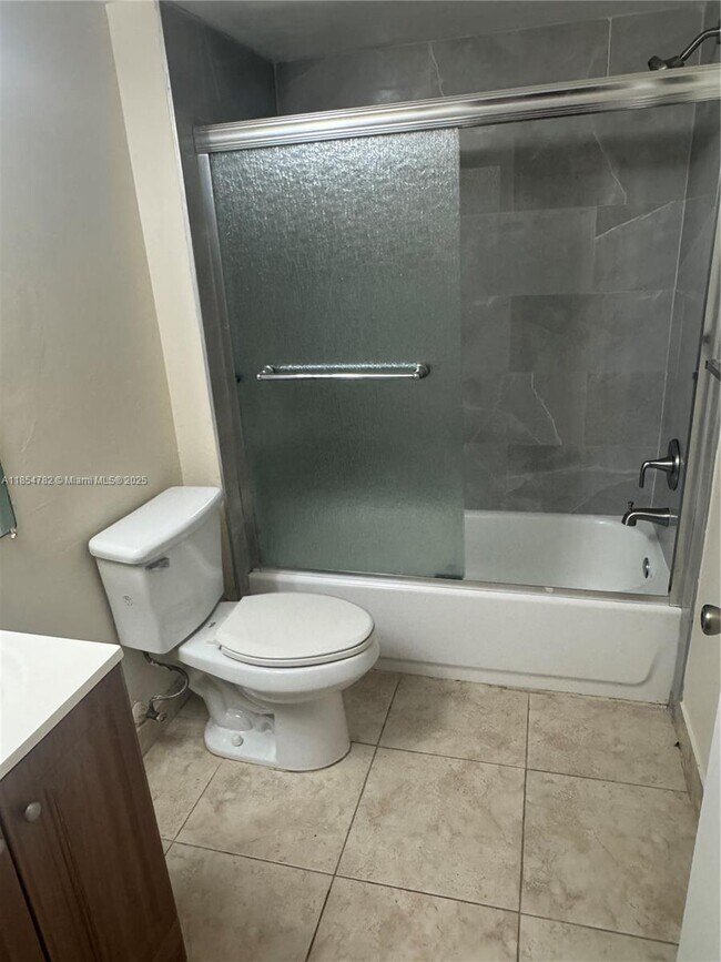 Building Photo - 9999 Summerbreeze Dr
