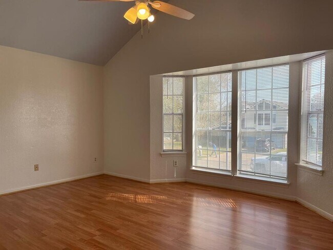 Building Photo - 15614 Barbarossa Dr