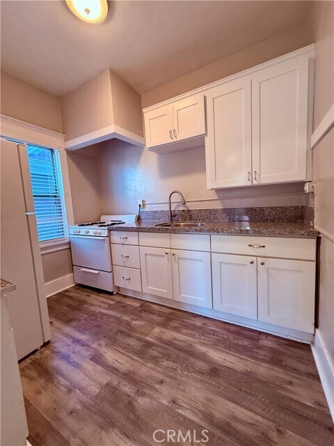 Building Photo - 406 Linden Ave