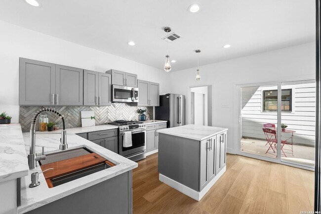Building Photo - 117 Carle Ave