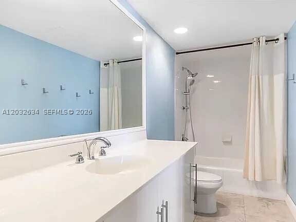 Building Photo - 3000 S Ocean Dr