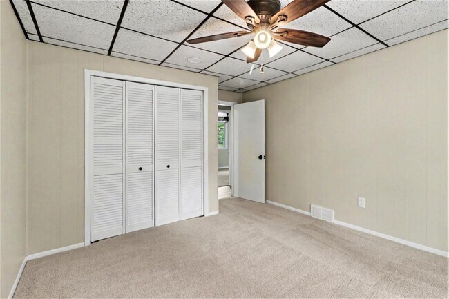 Building Photo - 6101 Blue Valley Ave