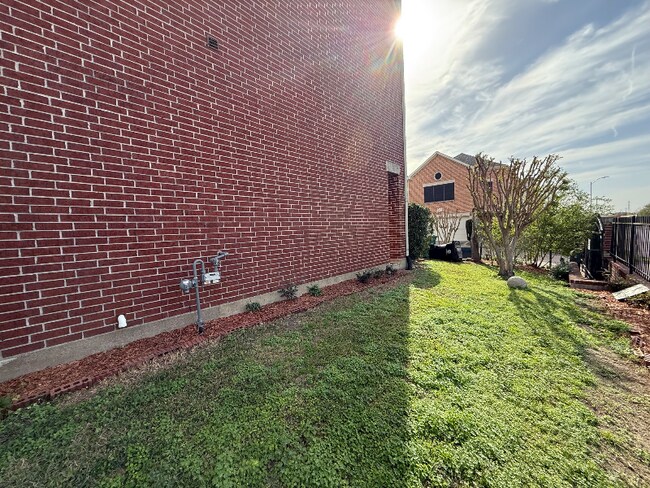 Building Photo - 9801 Riddlelink Ln