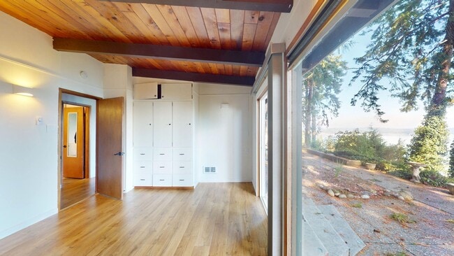 Building Photo - ***PENDING APPLICATION***Fantastic 3 Bedroom Home with Gorgeous Ocean View