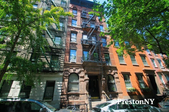 Building Photo - 31 Bank St