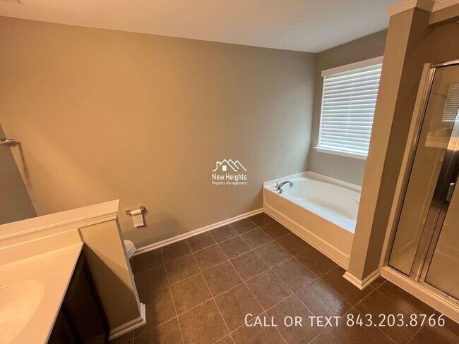 Building Photo - 146 Hickory Ridge Way