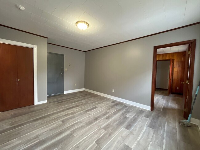 Building Photo - 1222 Main St