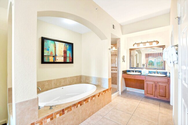Building Photo - 8113 Resort Village Dr