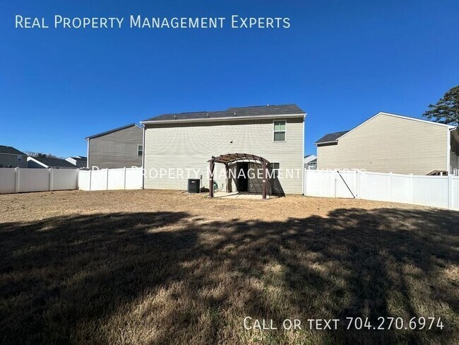 Building Photo - 3222 Bouquet St