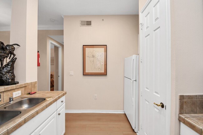 Building Photo - 2400 McCue Rd