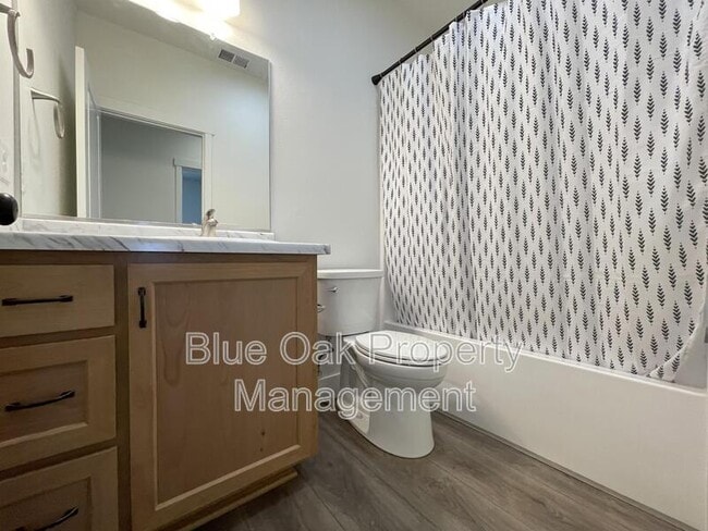 Building Photo - 266 E 6th Ave