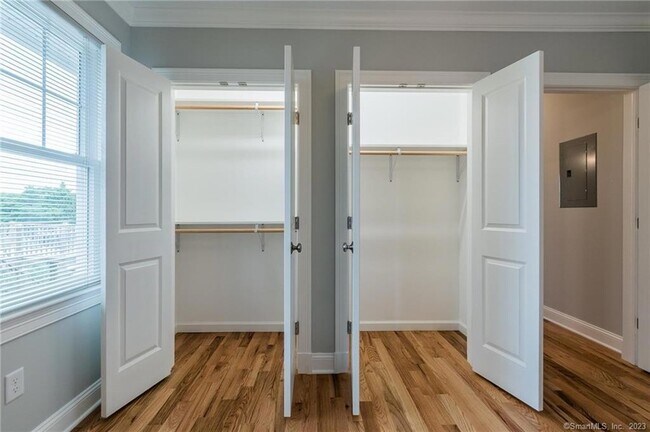 Building Photo - 192 Montauk Ave