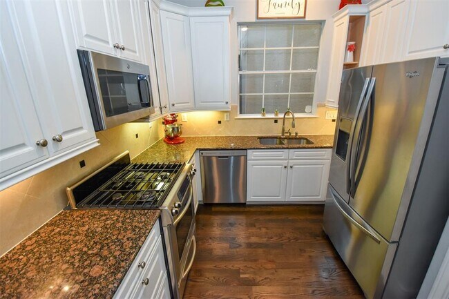Building Photo - 3226 Pemberton Cir Dr