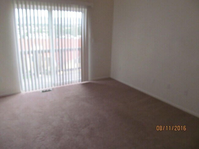 Building Photo - FEELS LIKE HOME! 2BD CONDO with MOUNTAIN VIEWS - Security Deposit Waiver Available