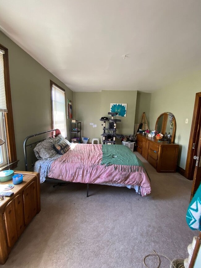 Building Photo - 405 Edgemont St