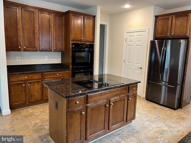 Building Photo - 6930 Westlawn Dr