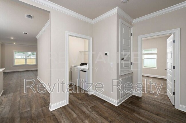 Building Photo - 14543 Dayton Cir
