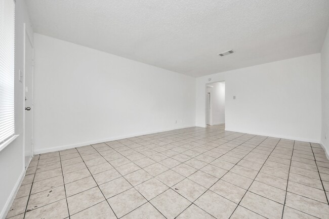 Building Photo - 15534 Weldon Dr