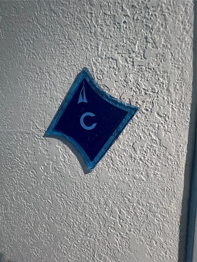 Building Photo - 7501 E Treasure Dr