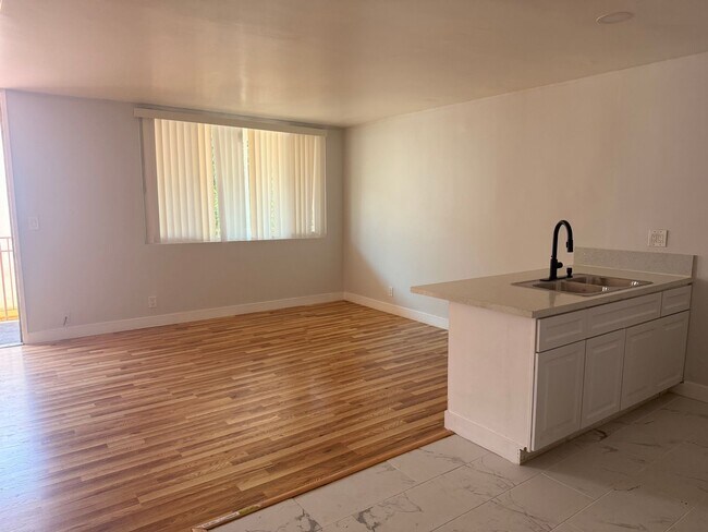Building Photo - 14751 Titus St
