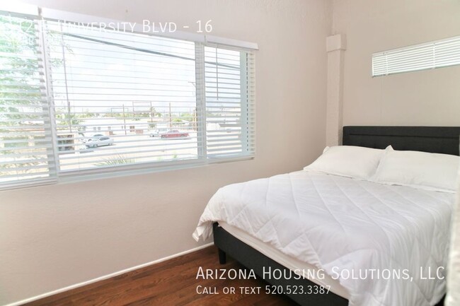 Building Photo - 2 Bedroom 1 Bath Close to 4th Ave and Down...