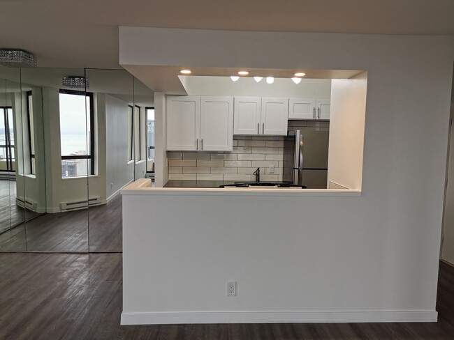 Building Photo - Brand new renovated 1 bedroom, 1 bath cond...