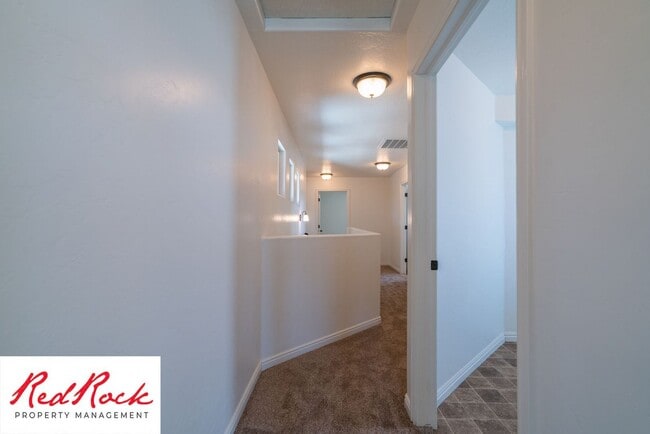 Building Photo - DOG-FRIENDLY 4 Bedroom Townhome with INTER...